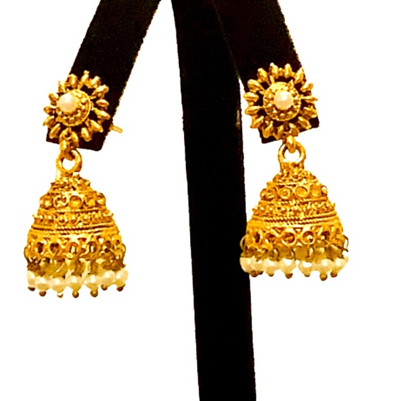 Jewelry - NWOT Gorgeous Bollywood Style Earrings!